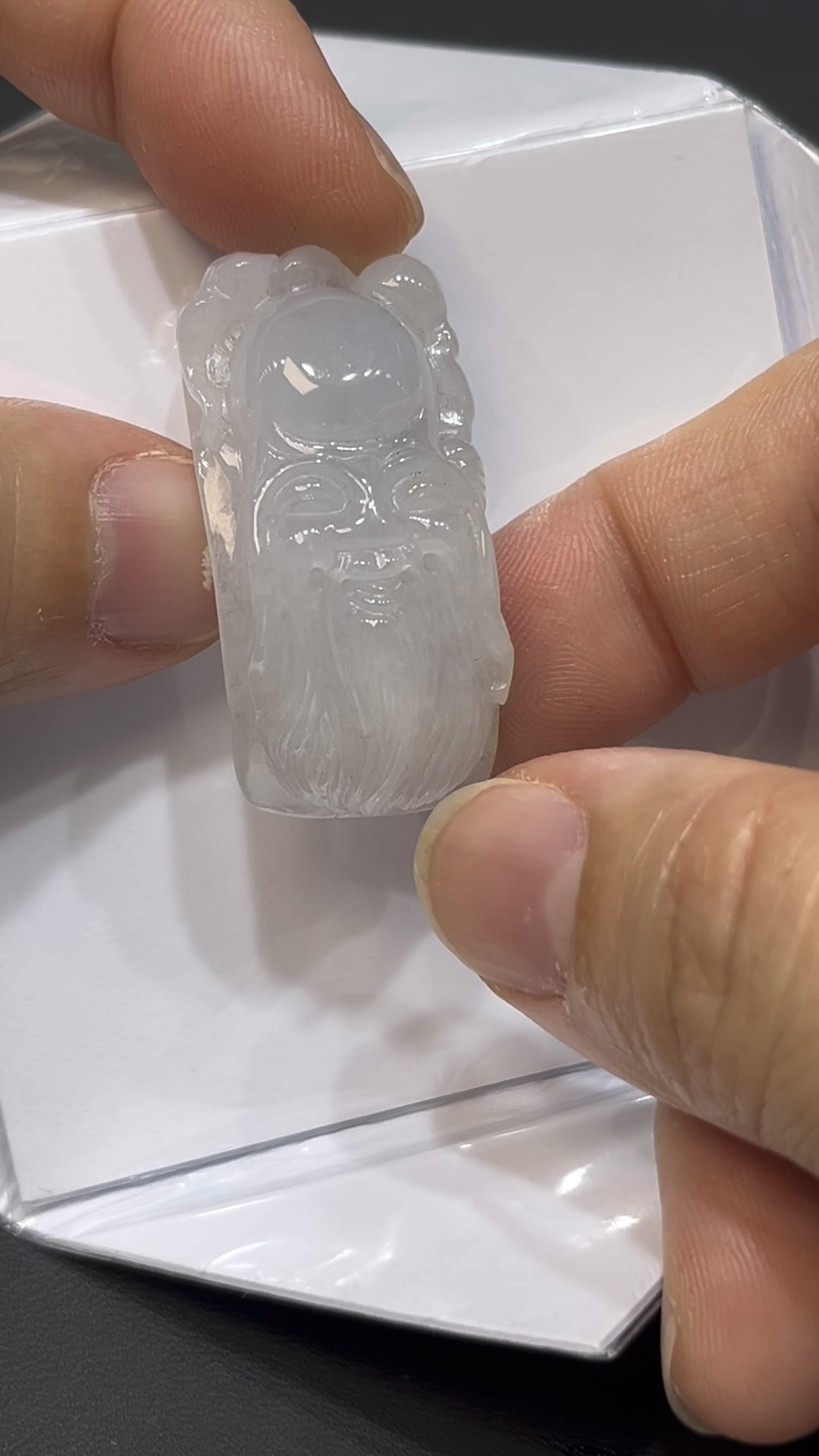 翡翠壽星公吊墜|白玉細膩雕刻 × 尾部打孔設計 × 吊墜手牌二用款|長壽吉祥翡翠推薦 #721 4 翡翠壽星公吊墜|白玉細膩雕刻 × 尾部打孔設計 × 吊墜手牌二用款|長壽吉祥翡翠推薦 #721 - Image 4