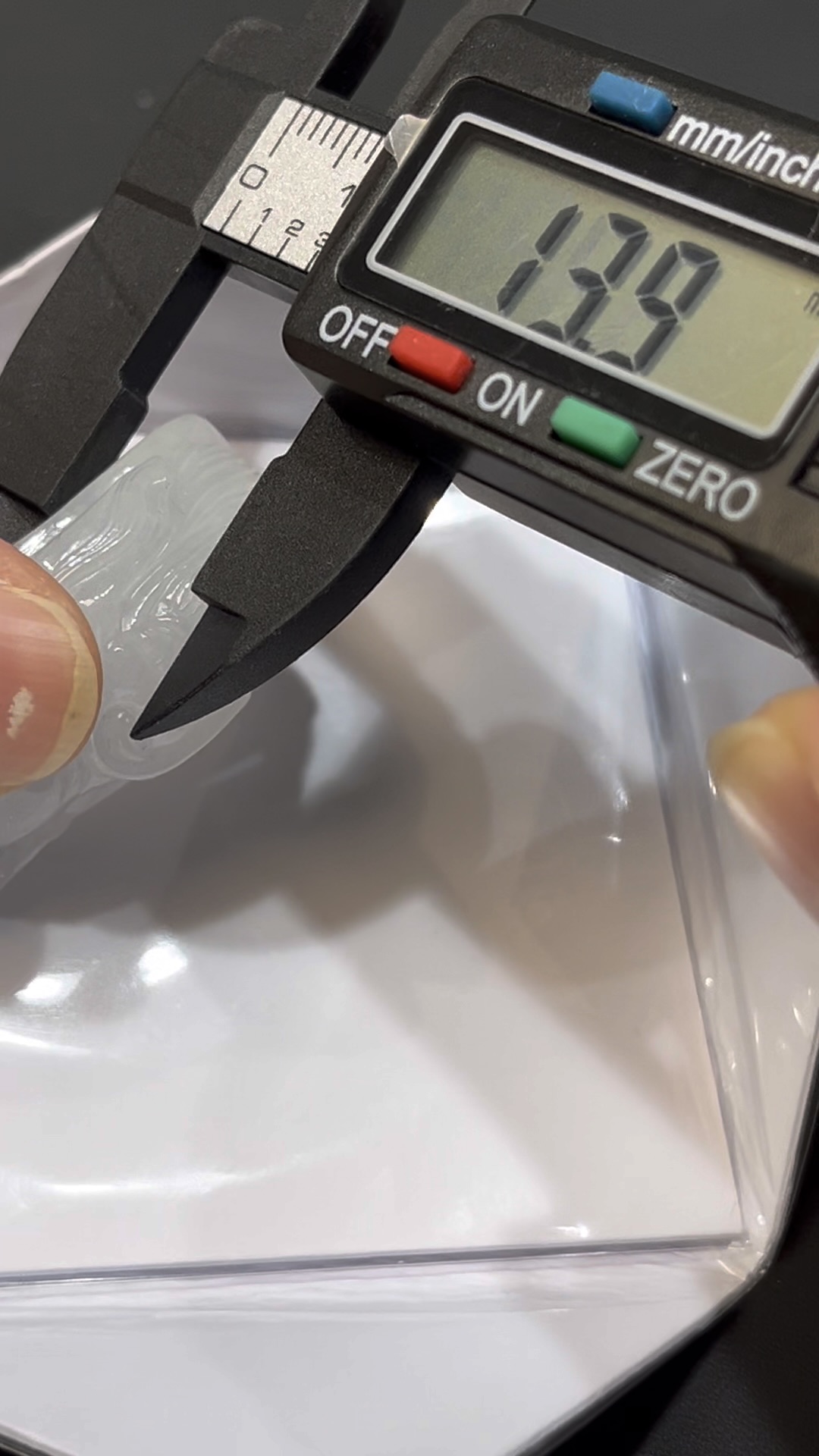 翡翠壽星公吊墜|白玉細膩雕刻 × 尾部打孔設計 × 吊墜手牌二用款|長壽吉祥翡翠推薦 #721 8 翡翠壽星公吊墜|白玉細膩雕刻 × 尾部打孔設計 × 吊墜手牌二用款|長壽吉祥翡翠推薦 #721 - Image 8