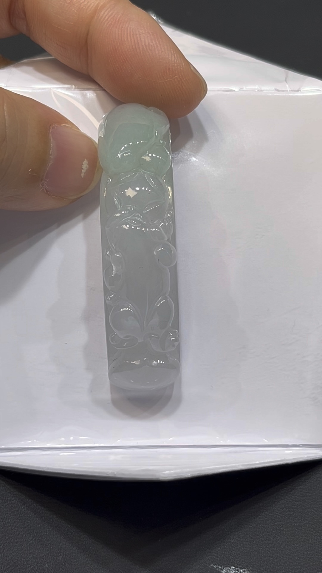 翡翠貔貅手牌|金錢如意雕刻 × 彎曲貼手設計 × 招財辟邪翡翠推薦 #722 1 翡翠貔貅手牌|金錢如意雕刻 × 彎曲貼手設計 × 招財辟邪翡翠推薦 #722