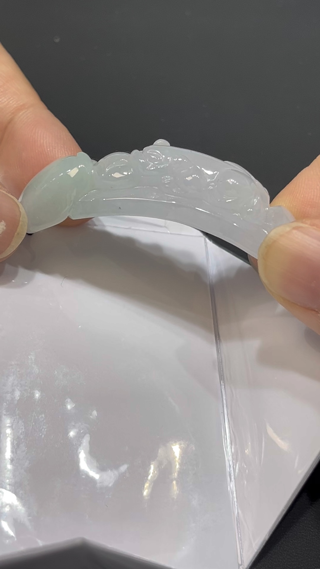 翡翠貔貅手牌|金錢如意雕刻 × 彎曲貼手設計 × 招財辟邪翡翠推薦 #722 3 翡翠貔貅手牌|金錢如意雕刻 × 彎曲貼手設計 × 招財辟邪翡翠推薦 #722 - Image 3