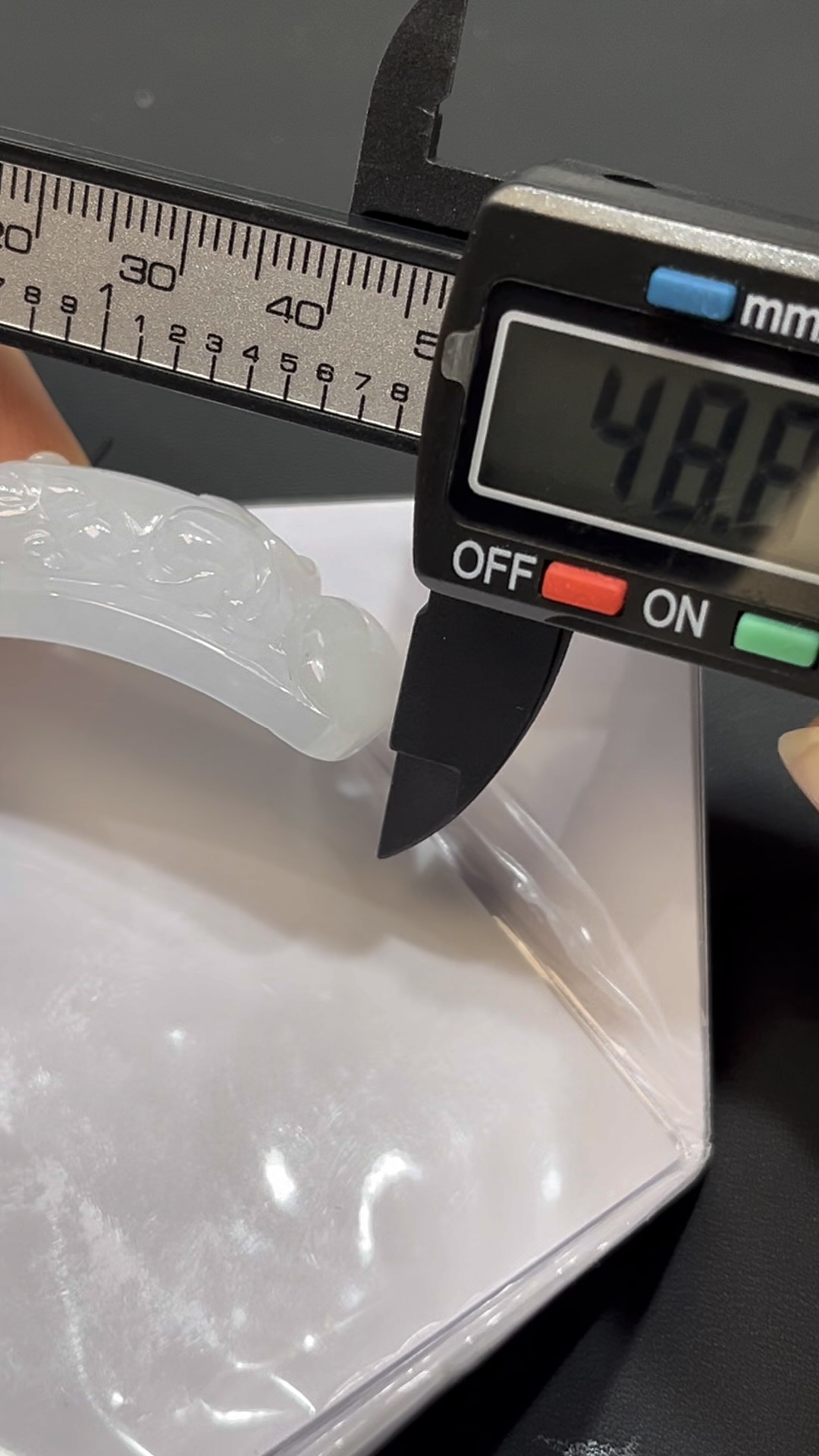 翡翠貔貅手牌|金錢如意雕刻 × 彎曲貼手設計 × 招財辟邪翡翠推薦 #722 5 翡翠貔貅手牌|金錢如意雕刻 × 彎曲貼手設計 × 招財辟邪翡翠推薦 #722 - Image 5