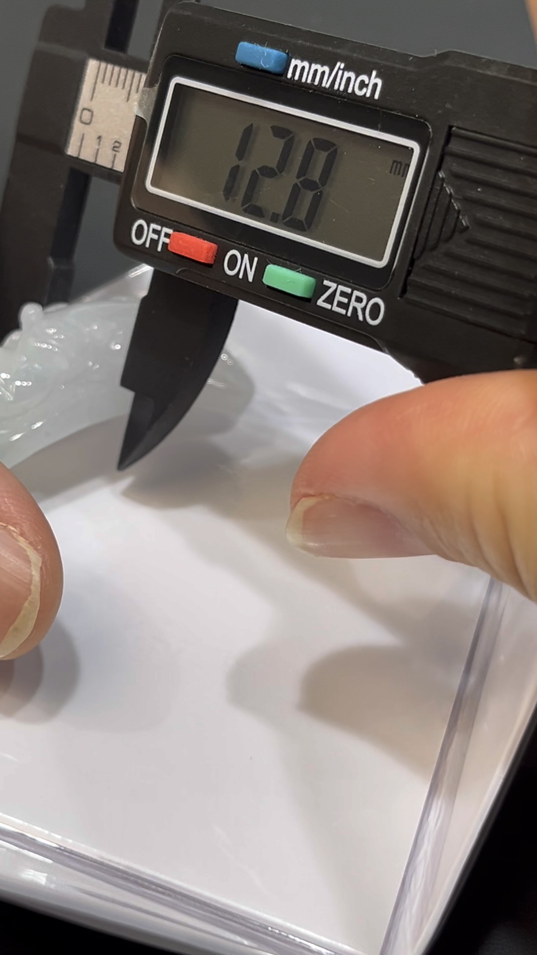 翡翠貔貅手牌|金錢如意雕刻 × 彎曲貼手設計 × 招財辟邪翡翠推薦 #722 6 翡翠貔貅手牌|金錢如意雕刻 × 彎曲貼手設計 × 招財辟邪翡翠推薦 #722 - Image 6