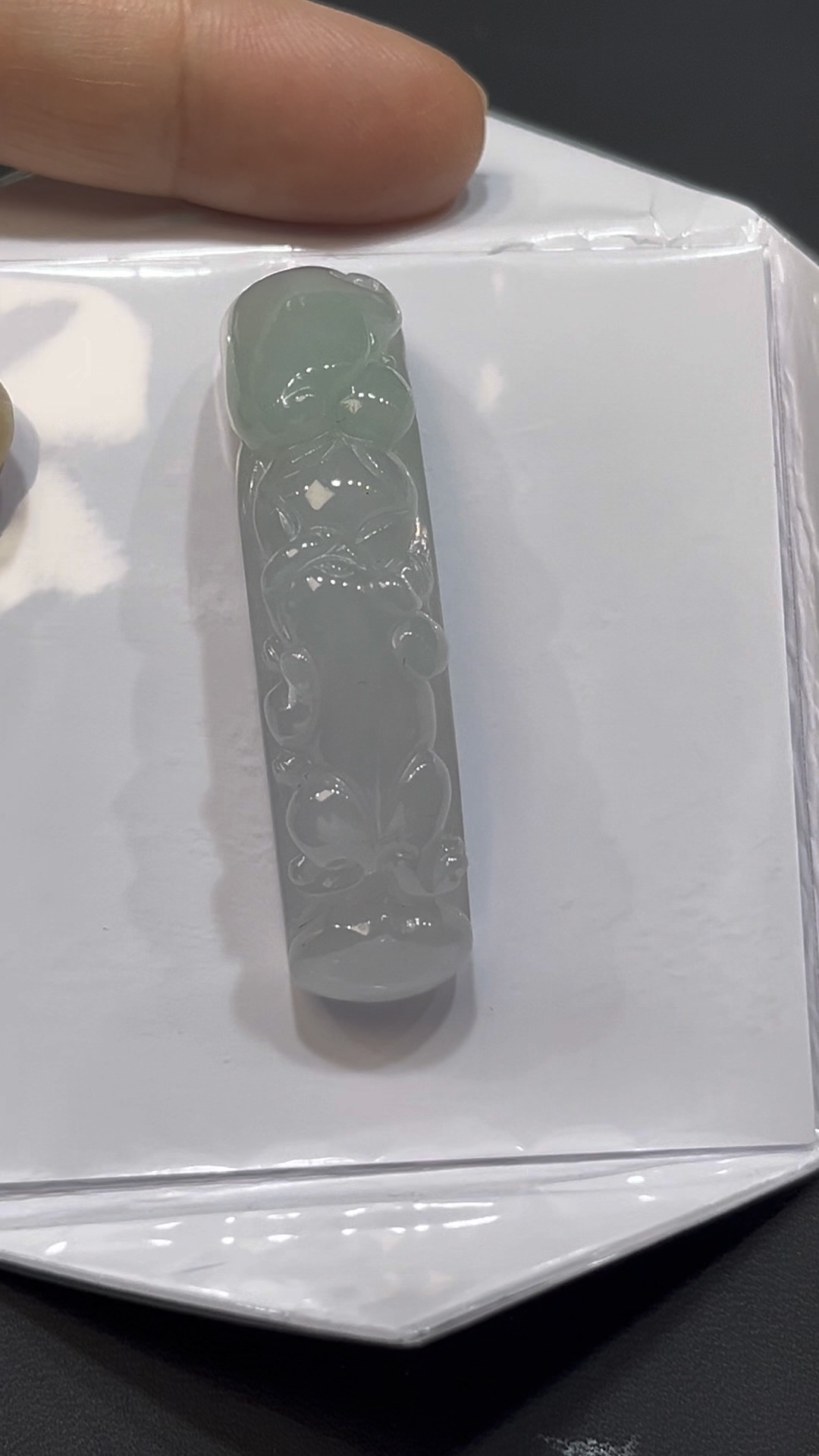 翡翠貔貅手牌|金錢如意雕刻 × 彎曲貼手設計 × 招財辟邪翡翠推薦 #722 8 翡翠貔貅手牌|金錢如意雕刻 × 彎曲貼手設計 × 招財辟邪翡翠推薦 #722 - Image 8