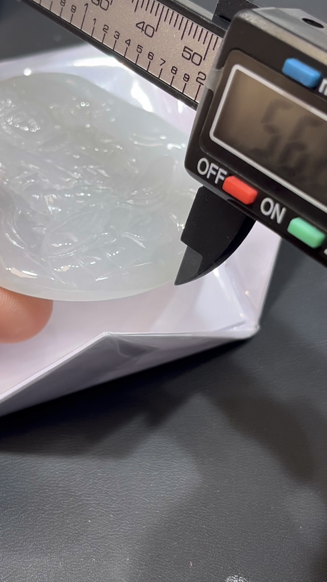 翡翠文殊菩薩吊墜|白玉好水頭 × 智慧劍與蓮花手勢 × 男士正裝首選|性價比翡翠推薦 #727 8 翡翠文殊菩薩吊墜|白玉好水頭 × 智慧劍與蓮花手勢 × 男士正裝首選|性價比翡翠推薦 #727 - Image 8