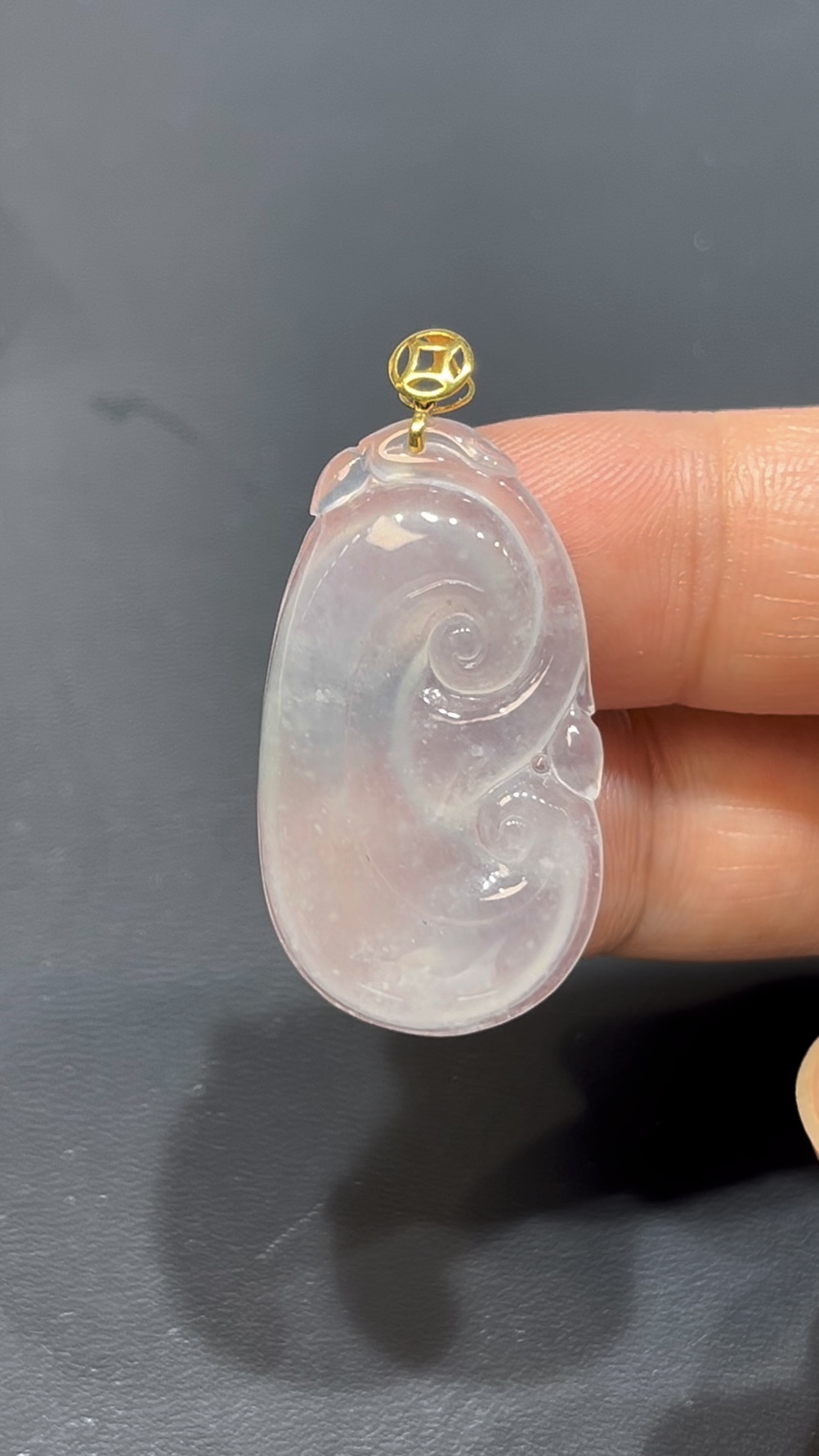 翡翠如意吊墜|白色清透玉料 × 18K金扣 × 女士仙氣小精品 × 性價比之選|典雅翡翠推薦 #740 3 翡翠如意吊墜|白色清透玉料 × 18K金扣 × 女士仙氣小精品 × 性價比之選|典雅翡翠推薦 #740 - Image 3