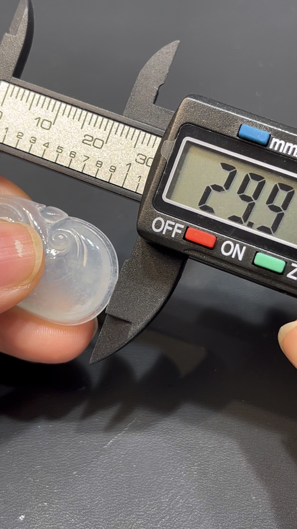 翡翠如意吊墜|白色清透玉料 × 18K金扣 × 女士仙氣小精品 × 性價比之選|典雅翡翠推薦 #740 7 翡翠如意吊墜|白色清透玉料 × 18K金扣 × 女士仙氣小精品 × 性價比之選|典雅翡翠推薦 #740 - Image 7