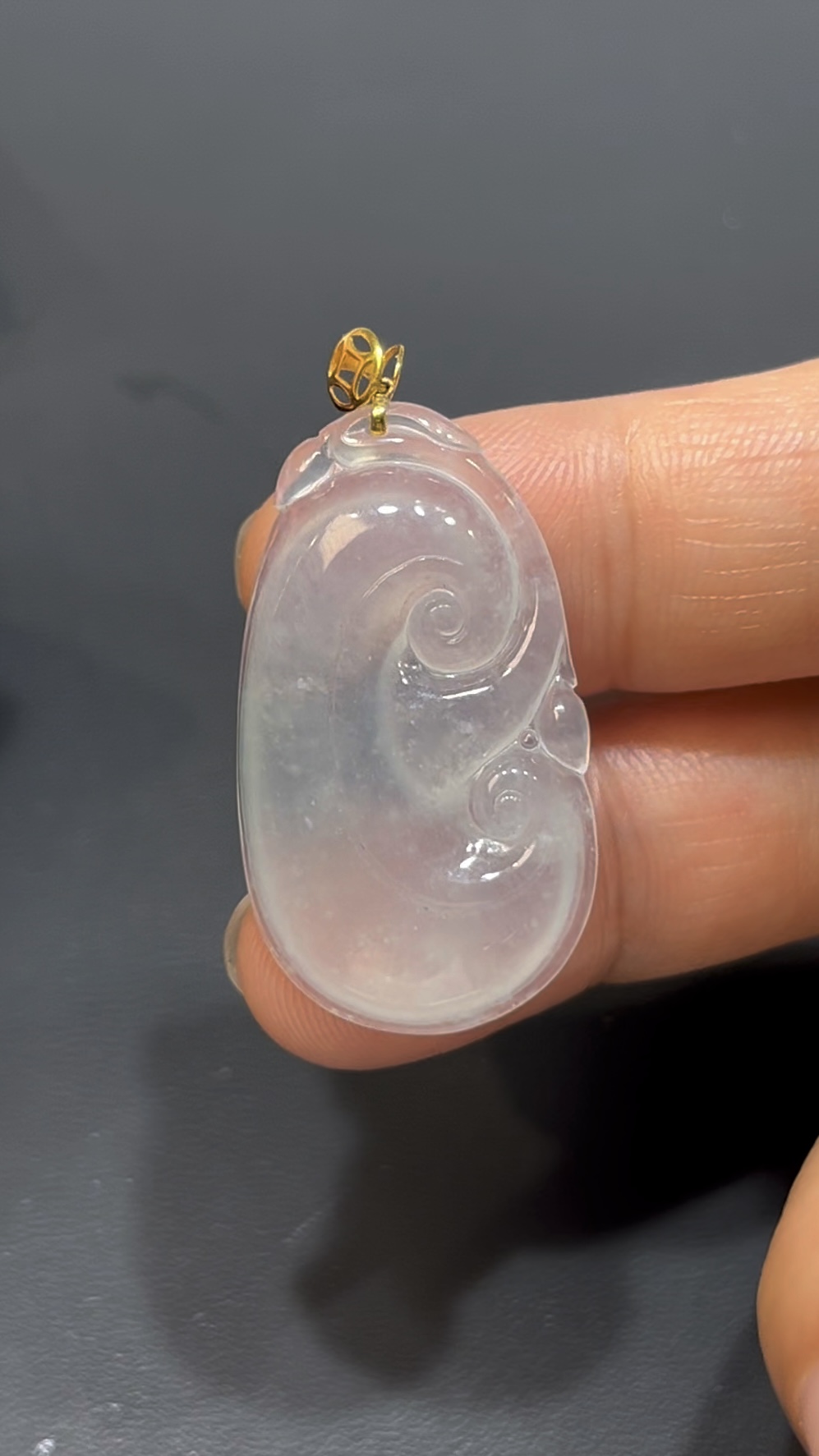 翡翠如意吊墜|白色清透玉料 × 18K金扣 × 女士仙氣小精品 × 性價比之選|典雅翡翠推薦 #740 4 翡翠如意吊墜|白色清透玉料 × 18K金扣 × 女士仙氣小精品 × 性價比之選|典雅翡翠推薦 #740 - Image 4