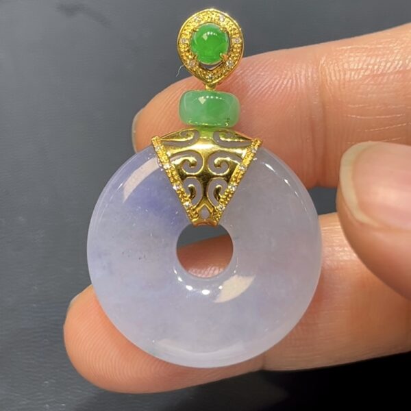 翡翠平安環吊墜｜淺紫色玉料 × 水頭特別好 × 18K黃金復古鑲嵌 × 女士中尺寸精品｜性價比翡翠推薦 #741