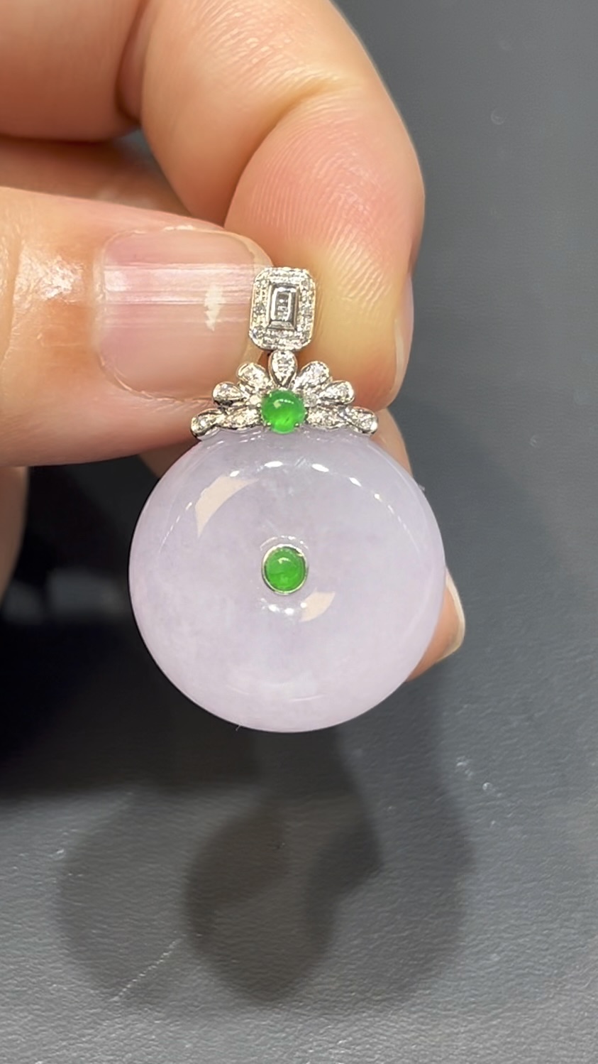 翡翠平安扣吊墜|厚實算盤子造型 × 18K白金鑽石花頭 × 時尚高雅女士精品|性價比推薦 #744 1 翡翠平安扣吊墜|厚實算盤子造型 × 18K白金鑽石花頭 × 時尚高雅女士精品|性價比推薦 #744