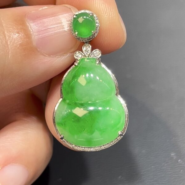 翡翠葫蘆吊墜｜陽綠玉料 × 18K金鑲嵌 × 女士小巧精品 × 福祿寓意 × 性價比推薦 #746