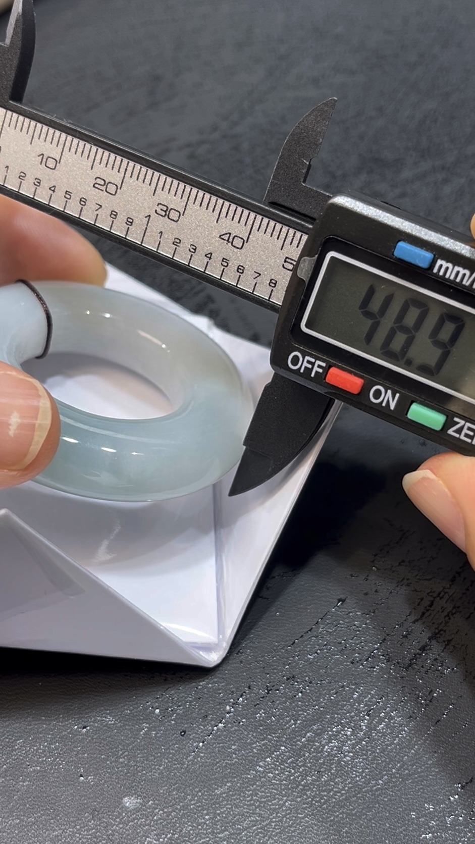 翡翠平安環吊墜|淺紫色玉料 × 大件厚實 × 男士佩戴首選|性價比翡翠推薦 #729 7 翡翠平安環吊墜|淺紫色玉料 × 大件厚實 × 男士佩戴首選|性價比翡翠推薦 #729 - Image 7