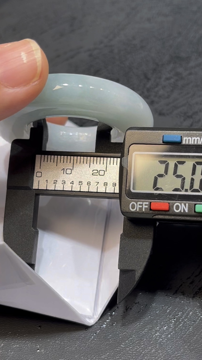 翡翠平安環吊墜|淺紫色玉料 × 大件厚實 × 男士佩戴首選|性價比翡翠推薦 #729 8 翡翠平安環吊墜|淺紫色玉料 × 大件厚實 × 男士佩戴首選|性價比翡翠推薦 #729 - Image 8