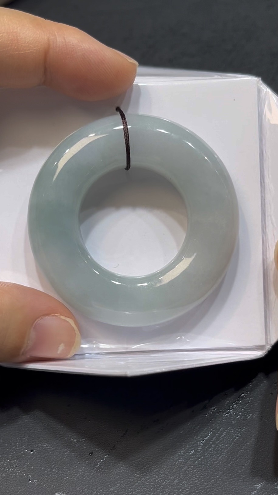 翡翠平安環吊墜|淺紫色玉料 × 大件厚實 × 男士佩戴首選|性價比翡翠推薦 #729 2 翡翠平安環吊墜|淺紫色玉料 × 大件厚實 × 男士佩戴首選|性價比翡翠推薦 #729 - Image 2