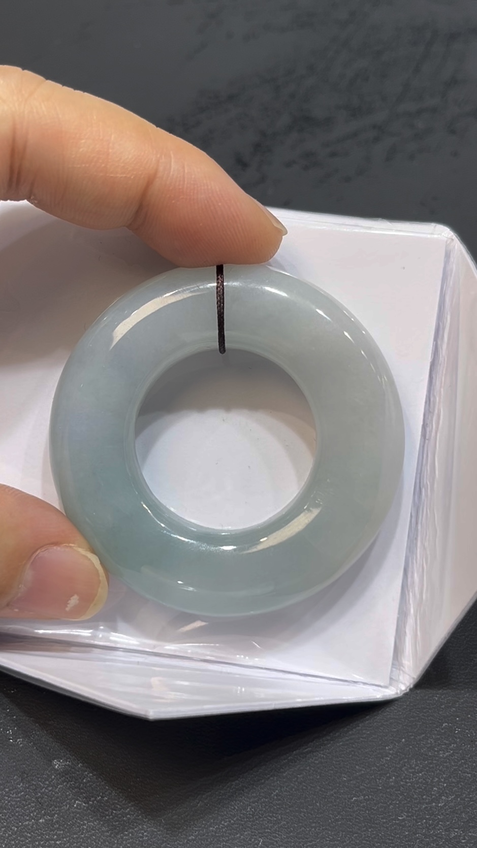 翡翠平安環吊墜|淺紫色玉料 × 大件厚實 × 男士佩戴首選|性價比翡翠推薦 #729 3 翡翠平安環吊墜|淺紫色玉料 × 大件厚實 × 男士佩戴首選|性價比翡翠推薦 #729 - Image 3