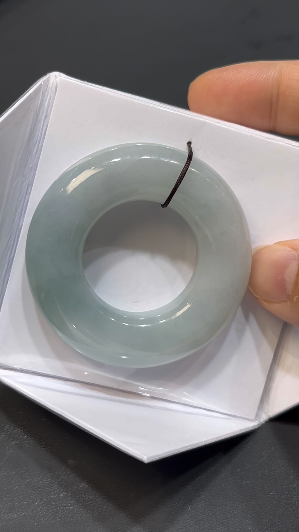 翡翠平安環吊墜|淺紫色玉料 × 大件厚實 × 男士佩戴首選|性價比翡翠推薦 #729 4 翡翠平安環吊墜|淺紫色玉料 × 大件厚實 × 男士佩戴首選|性價比翡翠推薦 #729 - Image 4