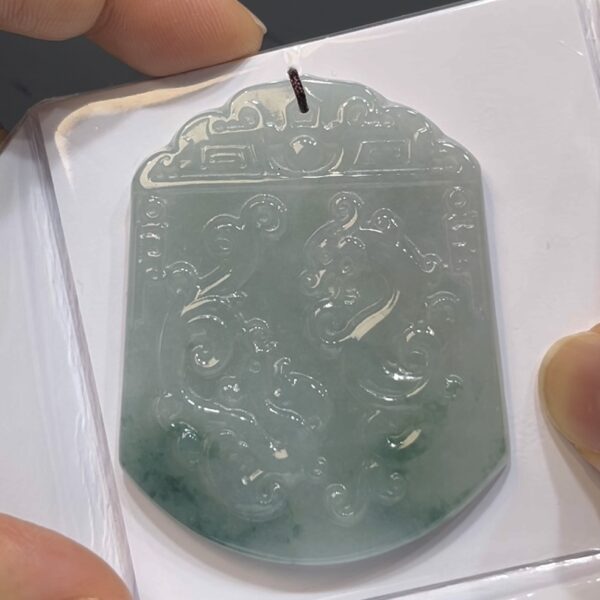 翡翠仿古龍鳳牌｜ 淡藍綠花點綴 × 好水頭玉料 × 性價比之選｜典雅翡翠推薦 #732