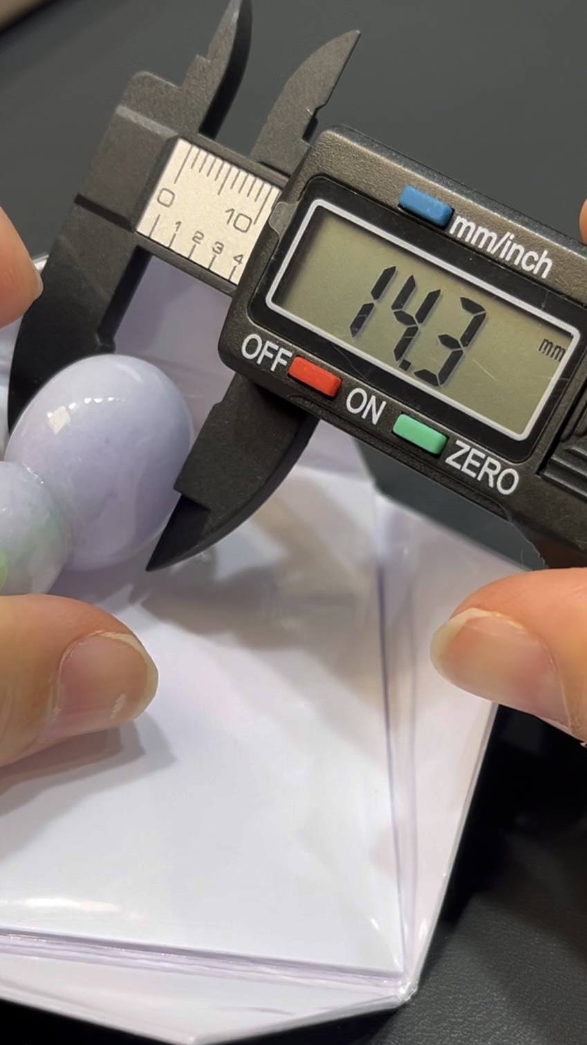 翡翠葫蘆吊墜|紫中帶綠春彩色 × 立體厚雕 × 福氣寓意 × 性價比之選|吉祥翡翠推薦 #733 9 翡翠葫蘆吊墜|紫中帶綠春彩色 × 立體厚雕 × 福氣寓意 × 性價比之選|吉祥翡翠推薦 #733 - Image 9