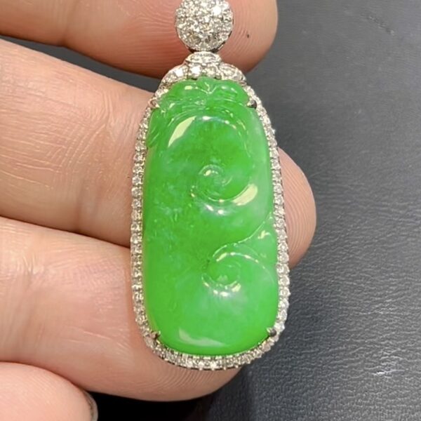 翡翠如意吊墜｜陽綠玉料 × 18K金鑲嵌鑽石 × 經典造型 × 女士高雅精品｜吸睛翡翠推薦 #757
