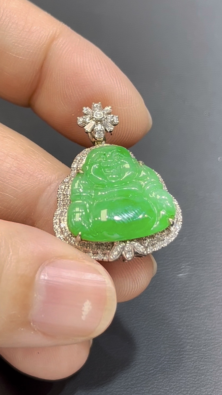 翡翠佛公吊墜|陽綠玉料 × 18K鑽石鑲嵌 × 傳統經典款式 × 女戴佛 × 吸睛翡翠推薦 #758 3 翡翠佛公吊墜|陽綠玉料 × 18K鑽石鑲嵌 × 傳統經典款式 × 女戴佛 × 吸睛翡翠推薦 #758 - Image 3