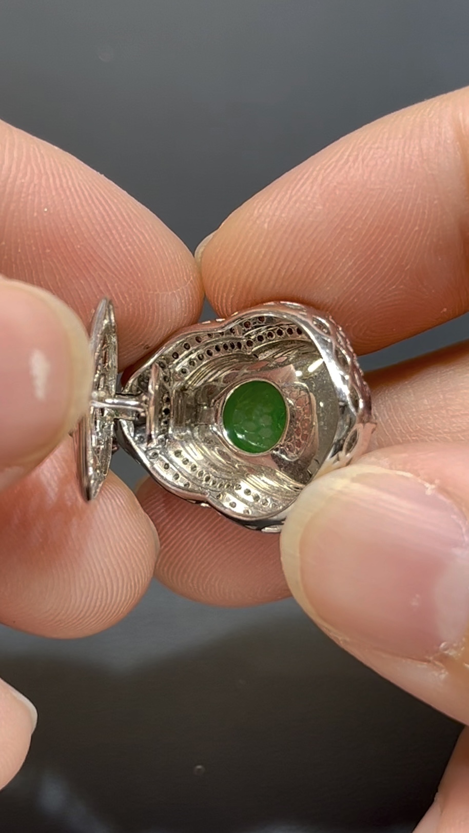 翡翠葫蘆吊墜|陽綠玉料 × 水頭特佳 × 18K鑽石鑲嵌 × 女士甜美精品|吸睛翡翠推薦 #760 8 翡翠葫蘆吊墜|陽綠玉料 × 水頭特佳 × 18K鑽石鑲嵌 × 女士甜美精品|吸睛翡翠推薦 #760 - Image 8