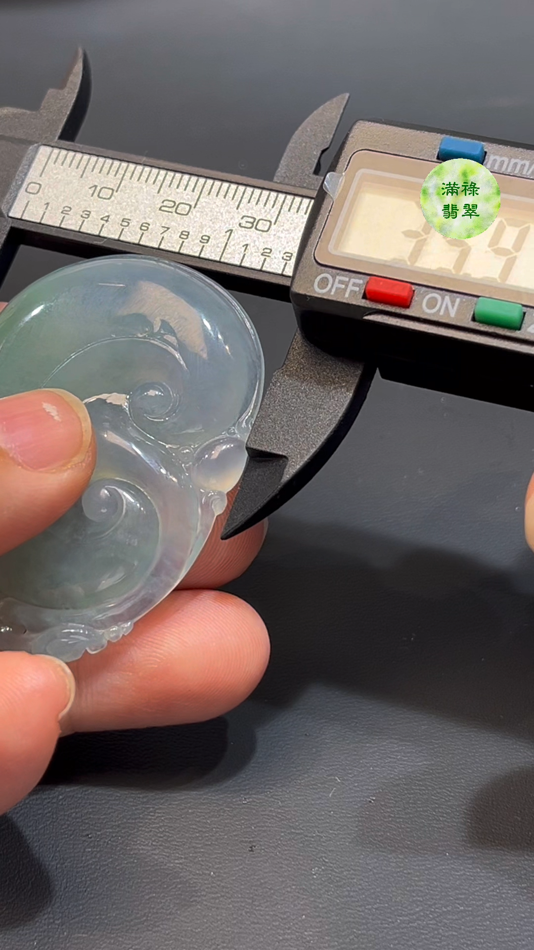 翡翠如意吊墜|起膠大件 × 水頭特佳 × 男女皆宜 × 吉祥寓意 × 高質感翡翠推薦 #763 9 翡翠如意吊墜|起膠大件 × 水頭特佳 × 男女皆宜 × 吉祥寓意 × 高質感翡翠推薦 #763 - Image 9