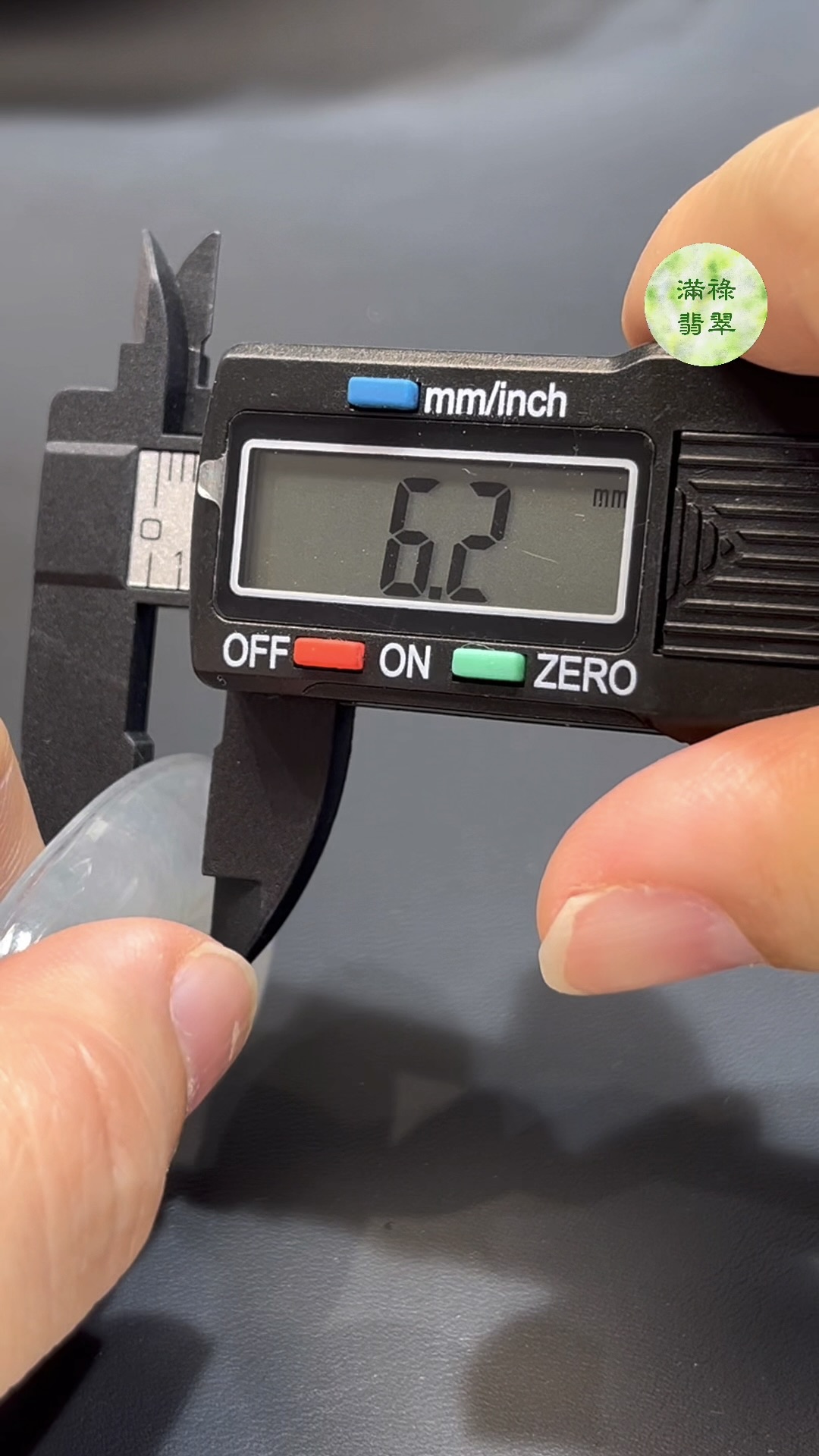 翡翠如意吊墜|白色通透玉料 × 水頭特佳 × 清雅造型 × 吉祥寓意 × 高質感翡翠推薦 #764 11 翡翠如意吊墜|白色通透玉料 × 水頭特佳 × 清雅造型 × 吉祥寓意 × 高質感翡翠推薦 #764 - Image 11