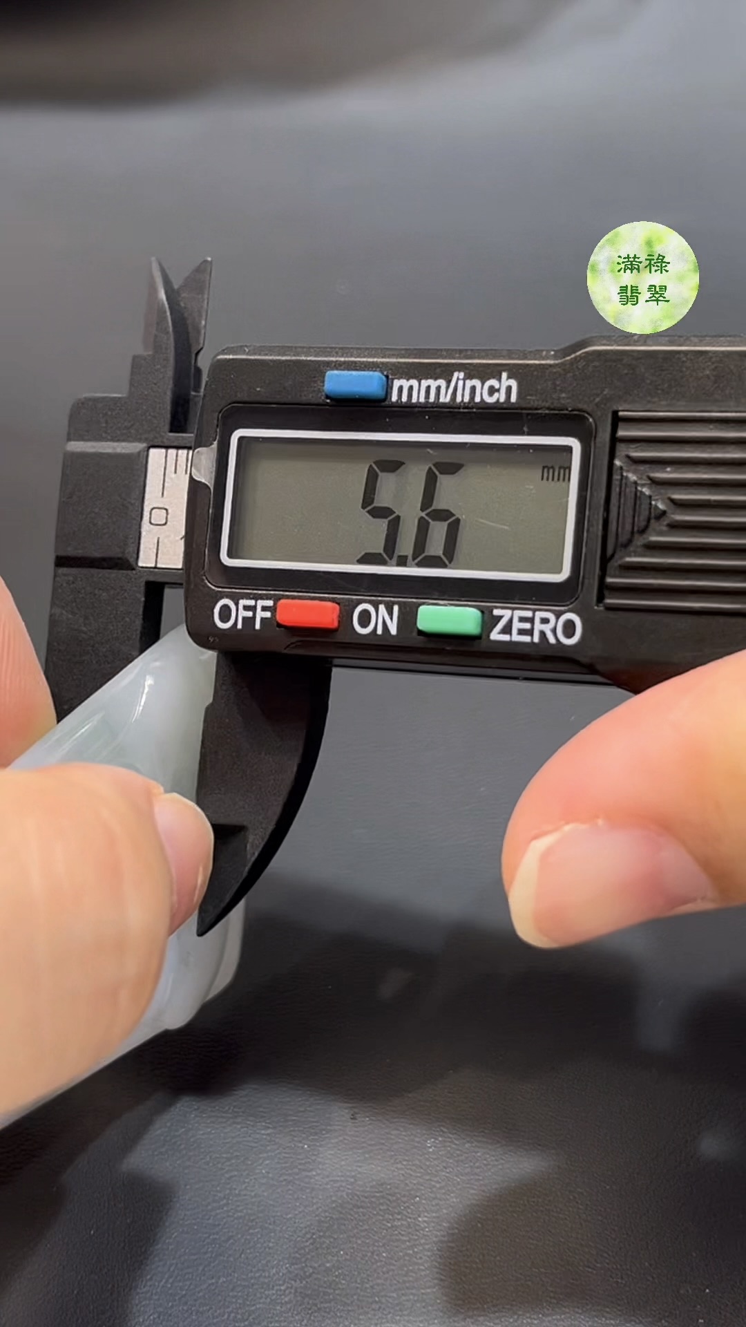 翡翠觀音吊墜 編號#765|坐姿造型 × 磨砂拋光 × 如意守護|靈性精品 限量推薦 9 翡翠觀音吊墜 編號#765|坐姿造型 × 磨砂拋光 × 如意守護|靈性精品 限量推薦 - Image 9