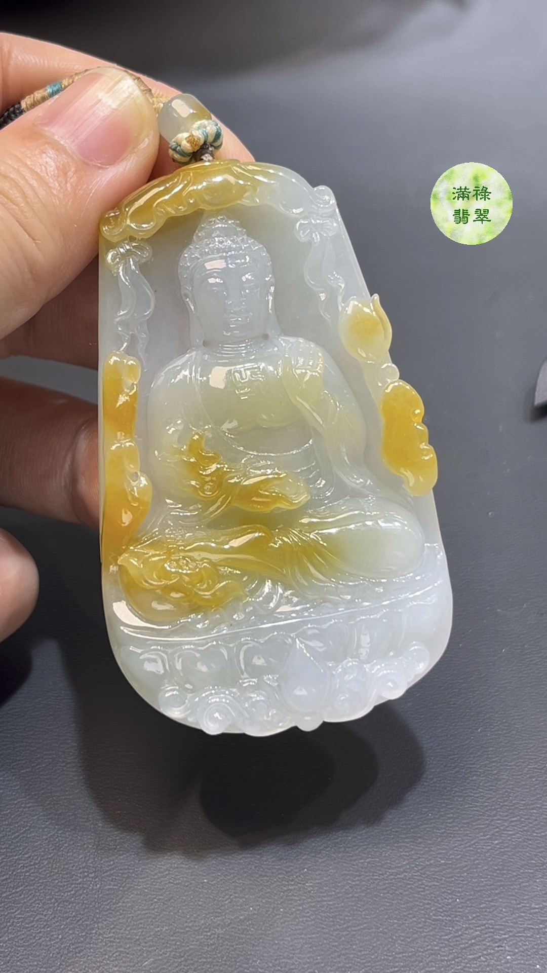 黃皮翡翠佛祖吊墜 編號#769|溫潤金黃 × 慈悲法相|靈性守護 限量推薦 4 黃皮翡翠佛祖吊墜 編號#769|溫潤金黃 × 慈悲法相|靈性守護 限量推薦 - Image 4