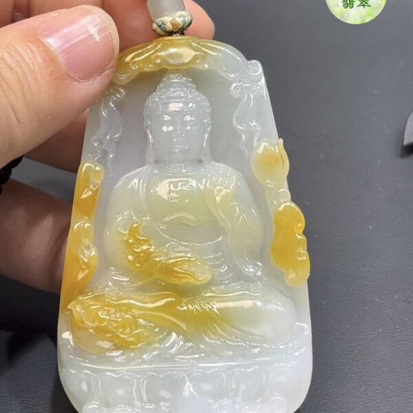 黃皮翡翠佛祖吊墜 編號#769｜溫潤金黃 × 慈悲法相｜靈性守護 限量推薦