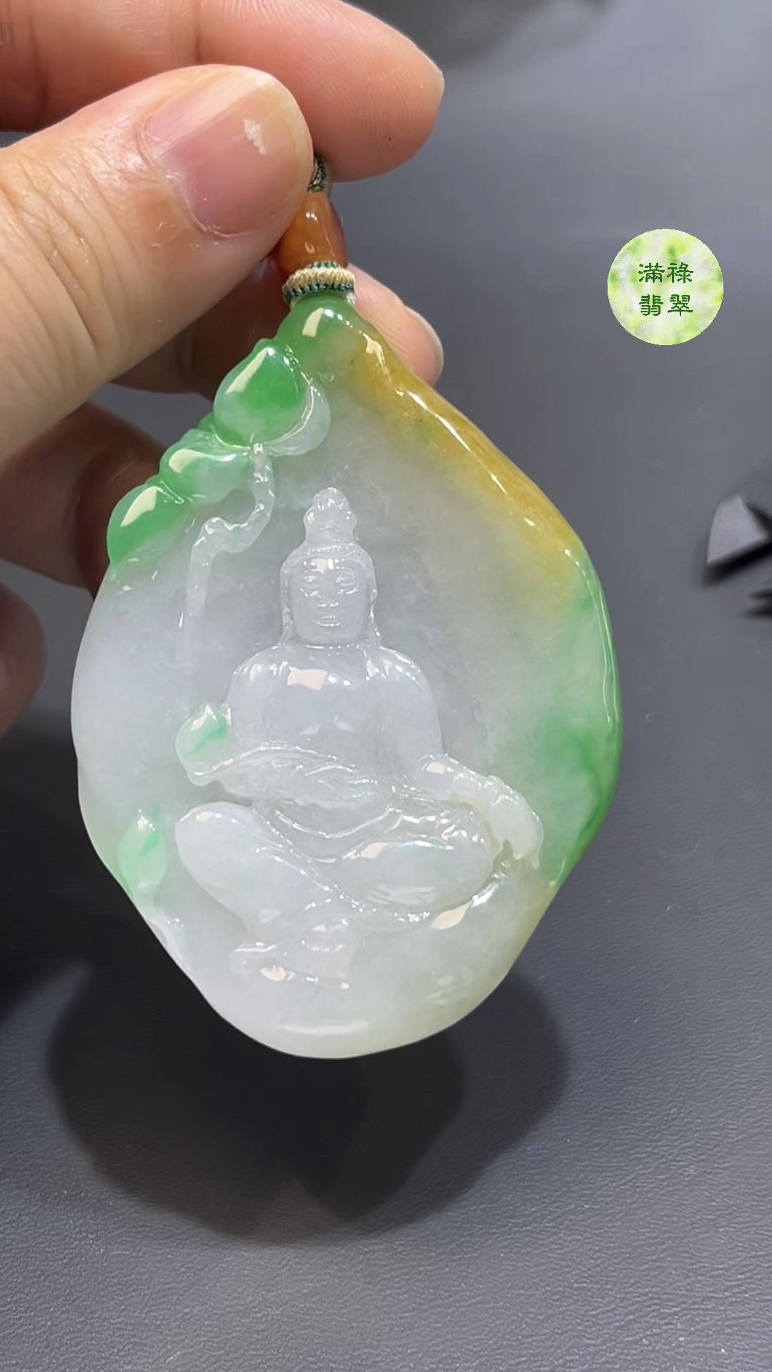 雙彩翡翠觀音吊墜 編號#770|一抹綠 × 一抹黃 × 冰潤玉質|靈性守護 限量推薦 3 雙彩翡翠觀音吊墜 編號#770|一抹綠 × 一抹黃 × 冰潤玉質|靈性守護 限量推薦 - Image 3