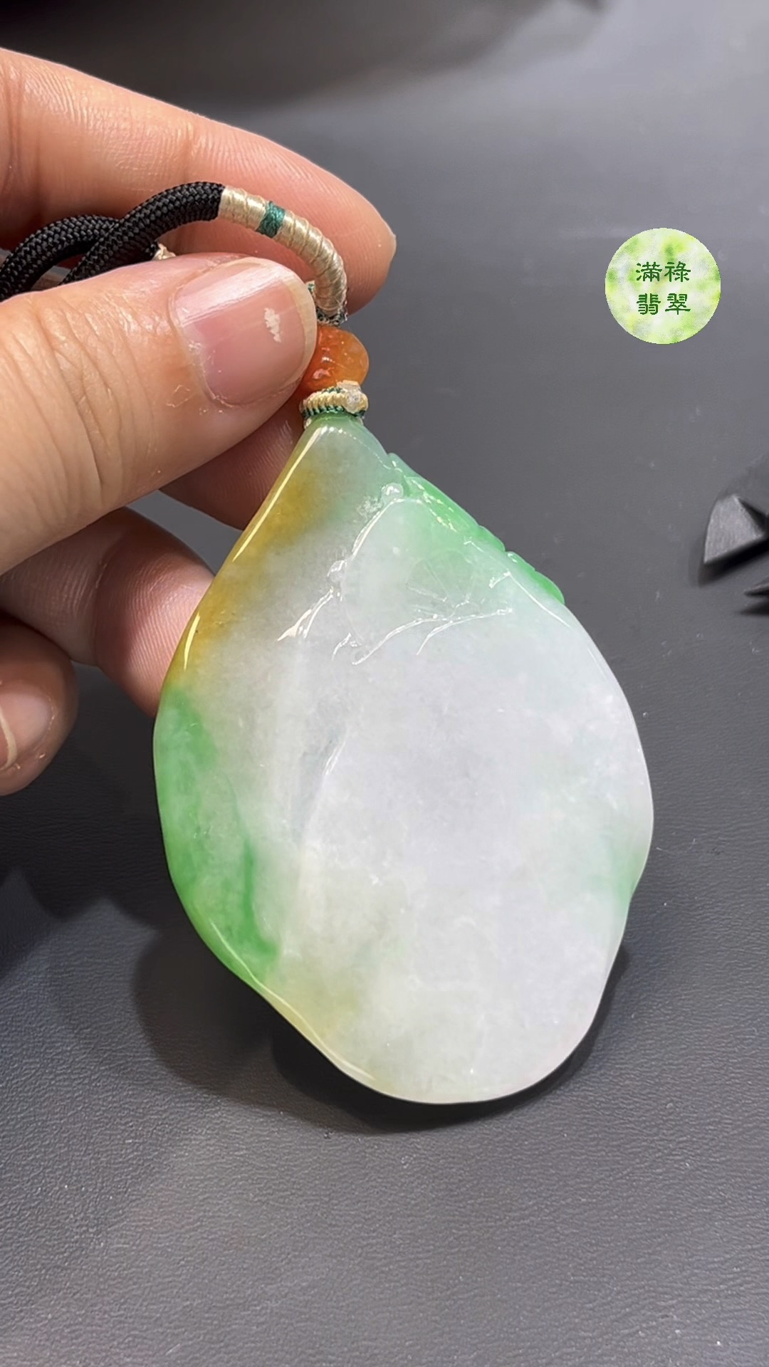 雙彩翡翠觀音吊墜 編號#770|一抹綠 × 一抹黃 × 冰潤玉質|靈性守護 限量推薦 8 雙彩翡翠觀音吊墜 編號#770|一抹綠 × 一抹黃 × 冰潤玉質|靈性守護 限量推薦 - Image 8