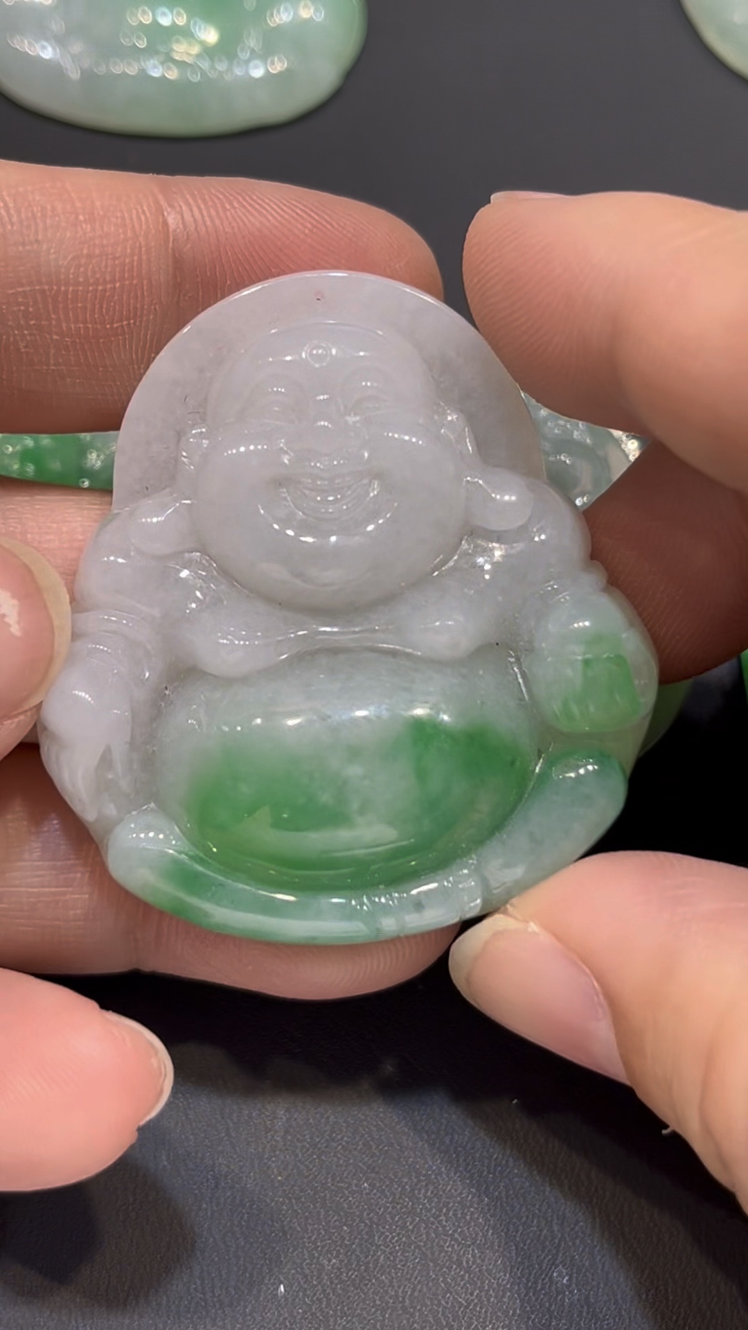 翡翠佛公吊墜| 一抹翠綠 × 盤腿持珠造型 × 大器守護精品|翡翠推薦 #778 2 翡翠佛公吊墜| 一抹翠綠 × 盤腿持珠造型 × 大器守護精品|翡翠推薦 #778 - Image 2