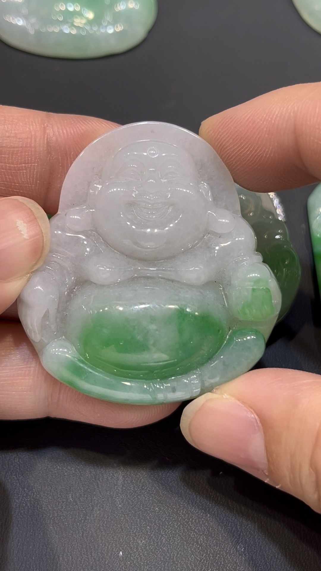 翡翠佛公吊墜| 一抹翠綠 × 盤腿持珠造型 × 大器守護精品|翡翠推薦 #778 3 翡翠佛公吊墜| 一抹翠綠 × 盤腿持珠造型 × 大器守護精品|翡翠推薦 #778 - Image 3