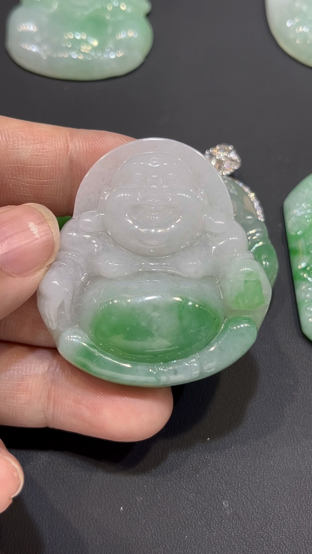 翡翠佛公吊墜| 一抹翠綠 × 盤腿持珠造型 × 大器守護精品|翡翠推薦 #778 4 翡翠佛公吊墜| 一抹翠綠 × 盤腿持珠造型 × 大器守護精品|翡翠推薦 #778 - Image 4
