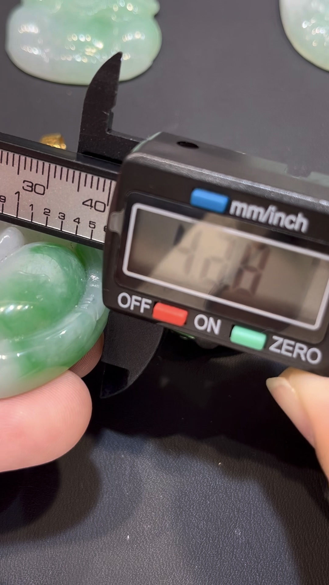 翡翠佛公吊墜| 一抹翠綠 × 盤腿持珠造型 × 大器守護精品|翡翠推薦 #778 7 翡翠佛公吊墜| 一抹翠綠 × 盤腿持珠造型 × 大器守護精品|翡翠推薦 #778 - Image 7