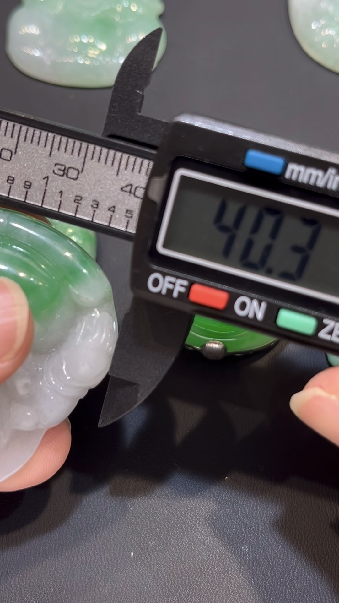 翡翠佛公吊墜| 一抹翠綠 × 盤腿持珠造型 × 大器守護精品|翡翠推薦 #778 8 翡翠佛公吊墜| 一抹翠綠 × 盤腿持珠造型 × 大器守護精品|翡翠推薦 #778 - Image 8