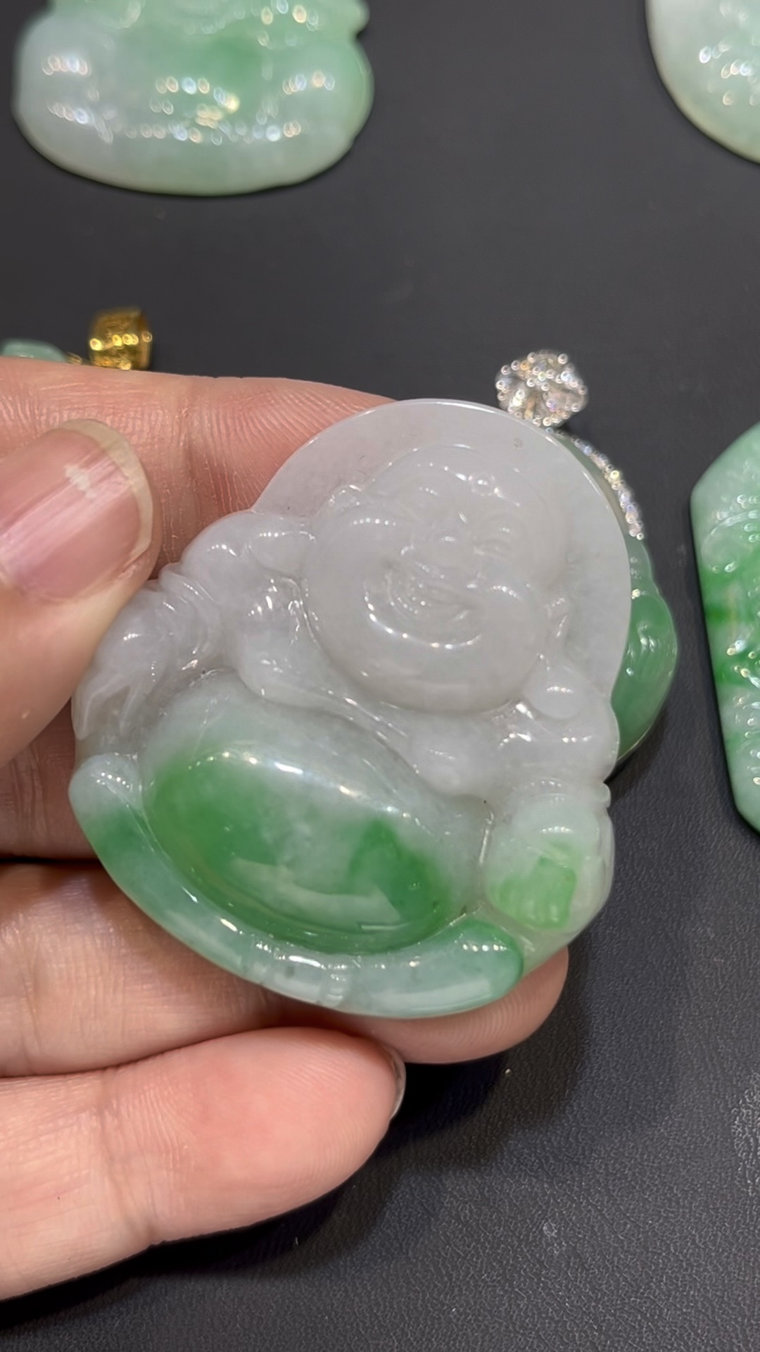 翡翠佛公吊墜| 一抹翠綠 × 盤腿持珠造型 × 大器守護精品|翡翠推薦 #778 5 翡翠佛公吊墜| 一抹翠綠 × 盤腿持珠造型 × 大器守護精品|翡翠推薦 #778 - Image 5