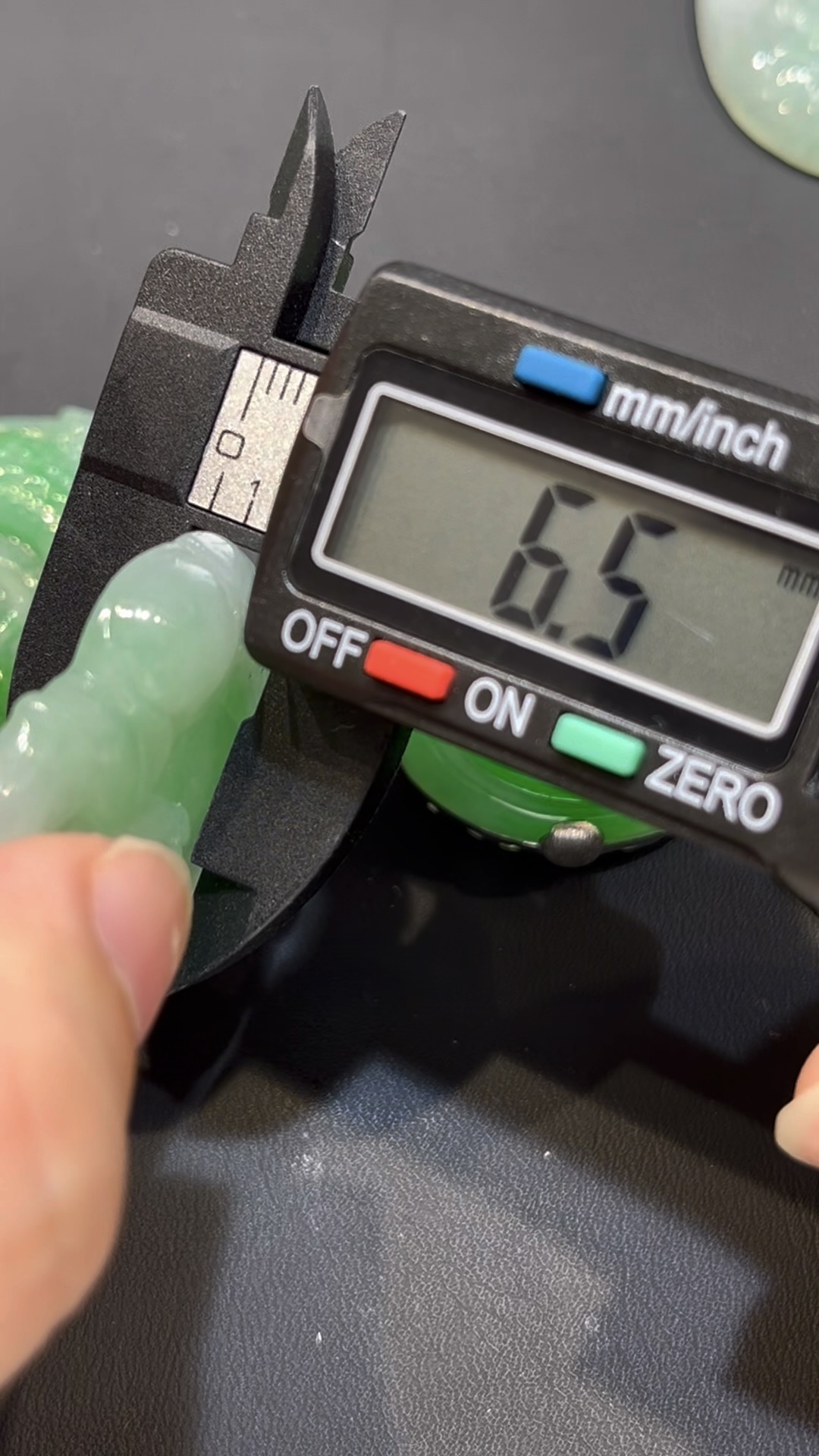 翡翠觀音吊墜|老坑玉料 × 官印造型 × 男士守護 × 大器觀音 × 仕途寓意精品|翡翠推薦 #779 10 翡翠觀音吊墜|老坑玉料 × 官印造型 × 男士守護 × 大器觀音 × 仕途寓意精品|翡翠推薦 #779 - Image 10