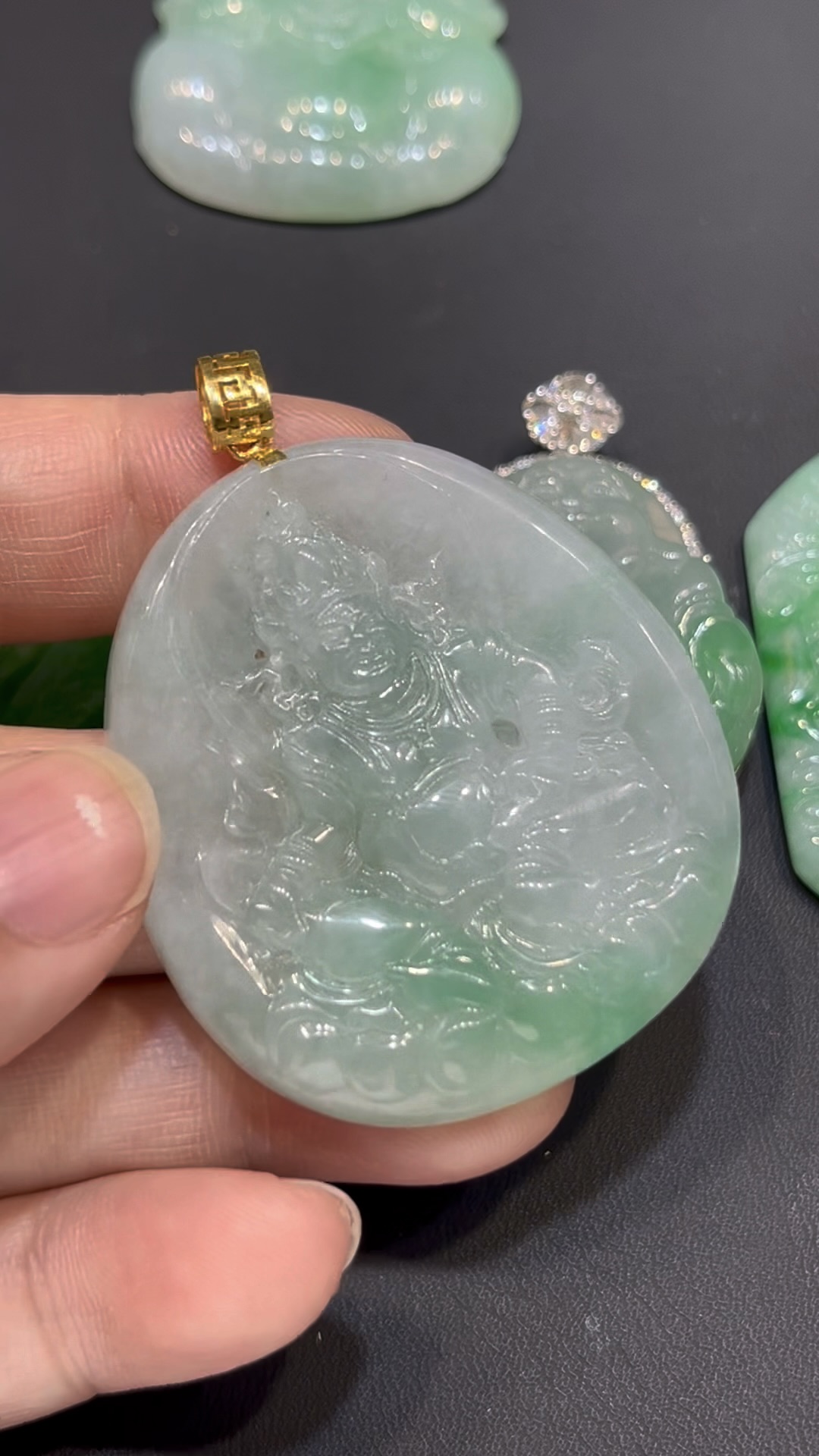 翡翠黃財神吊墜|招財進寶 × 18K黃金扣鑲嵌 × 守護財運 × 吉祥精品推薦|翡翠推薦 #780 4 翡翠黃財神吊墜|招財進寶 × 18K黃金扣鑲嵌 × 守護財運 × 吉祥精品推薦|翡翠推薦 #780 - Image 4