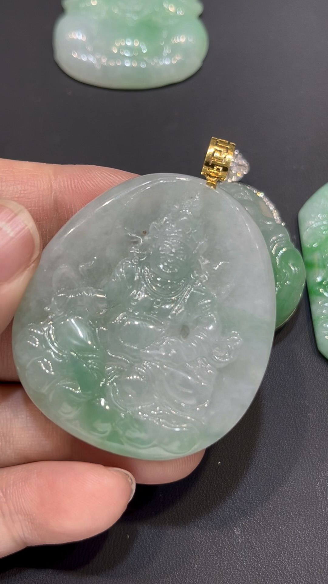 翡翠黃財神吊墜|招財進寶 × 18K黃金扣鑲嵌 × 守護財運 × 吉祥精品推薦|翡翠推薦 #780 3 翡翠黃財神吊墜|招財進寶 × 18K黃金扣鑲嵌 × 守護財運 × 吉祥精品推薦|翡翠推薦 #780 - Image 3