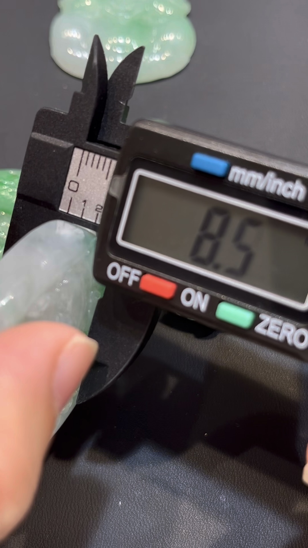 翡翠黃財神吊墜|招財進寶 × 18K黃金扣鑲嵌 × 守護財運 × 吉祥精品推薦|翡翠推薦 #780 11 翡翠黃財神吊墜|招財進寶 × 18K黃金扣鑲嵌 × 守護財運 × 吉祥精品推薦|翡翠推薦 #780 - Image 11