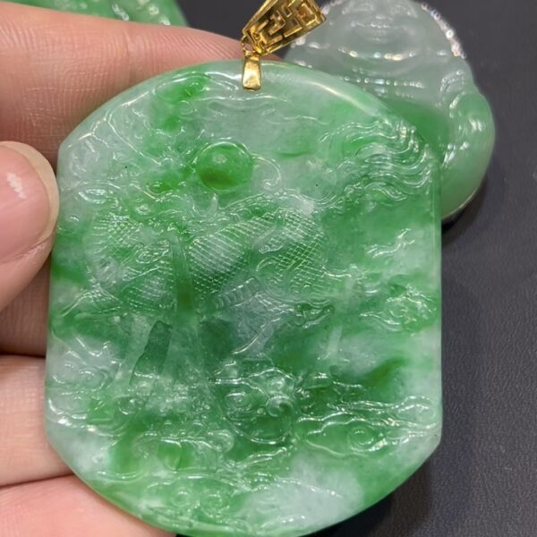 翡翠麒麟吊墜｜陽綠玉料 × 吉祥瑞獸 × 18K金鑲嵌 × 守護收藏精品｜翡翠推薦 #784