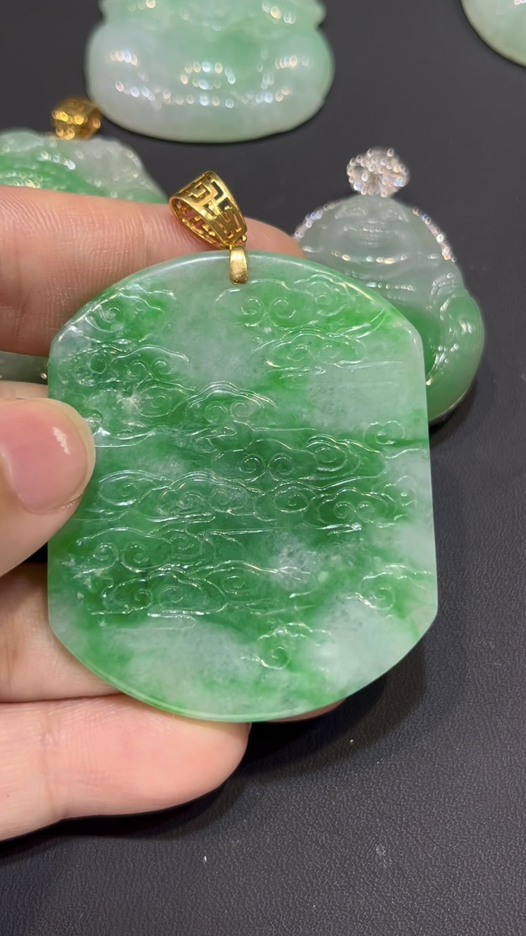 翡翠麒麟吊墜|陽綠玉料 × 吉祥瑞獸 × 18K金鑲嵌 × 守護收藏精品|翡翠推薦 #784 12 翡翠麒麟吊墜|陽綠玉料 × 吉祥瑞獸 × 18K金鑲嵌 × 守護收藏精品|翡翠推薦 #784 - Image 12