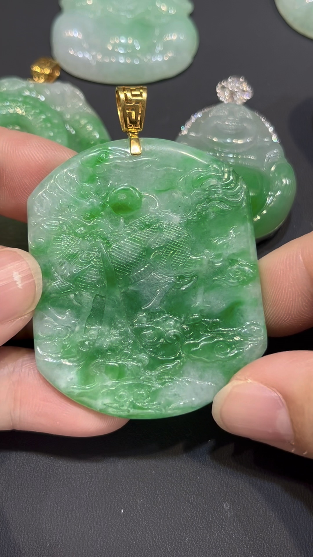 翡翠麒麟吊墜|陽綠玉料 × 吉祥瑞獸 × 18K金鑲嵌 × 守護收藏精品|翡翠推薦 #784 5 翡翠麒麟吊墜|陽綠玉料 × 吉祥瑞獸 × 18K金鑲嵌 × 守護收藏精品|翡翠推薦 #784 - Image 5