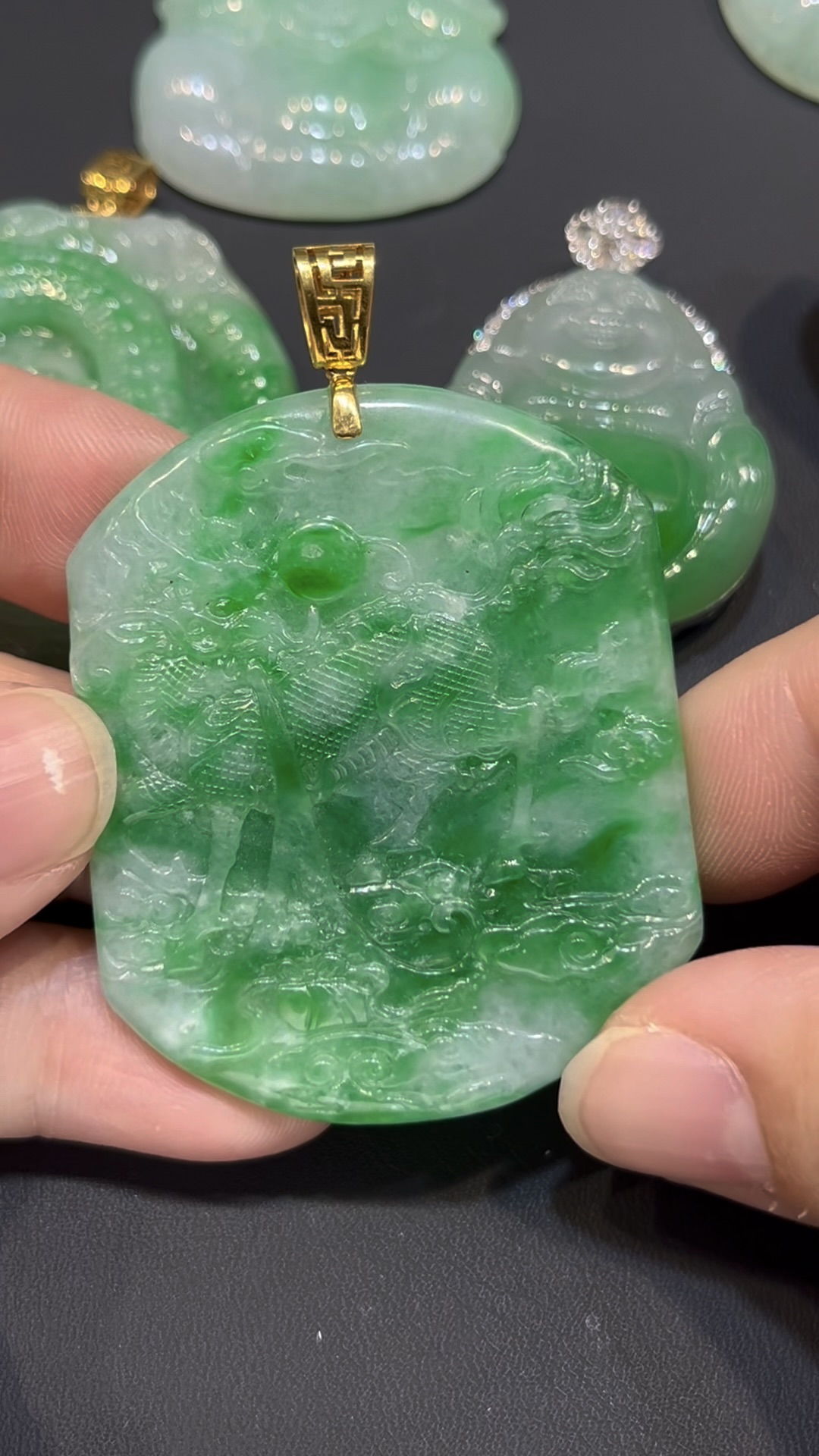 翡翠麒麟吊墜|陽綠玉料 × 吉祥瑞獸 × 18K金鑲嵌 × 守護收藏精品|翡翠推薦 #784 6 翡翠麒麟吊墜|陽綠玉料 × 吉祥瑞獸 × 18K金鑲嵌 × 守護收藏精品|翡翠推薦 #784 - Image 6