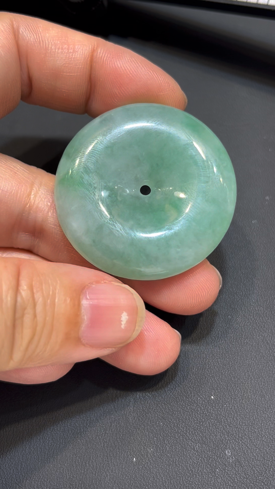 翡翠大平安扣|淺綠色澤 × 圓潤飽滿造型 × 經典守護寓意 × 翡翠推薦 #786 6 翡翠大平安扣|淺綠色澤 × 圓潤飽滿造型 × 經典守護寓意 × 翡翠推薦 #786 - Image 6