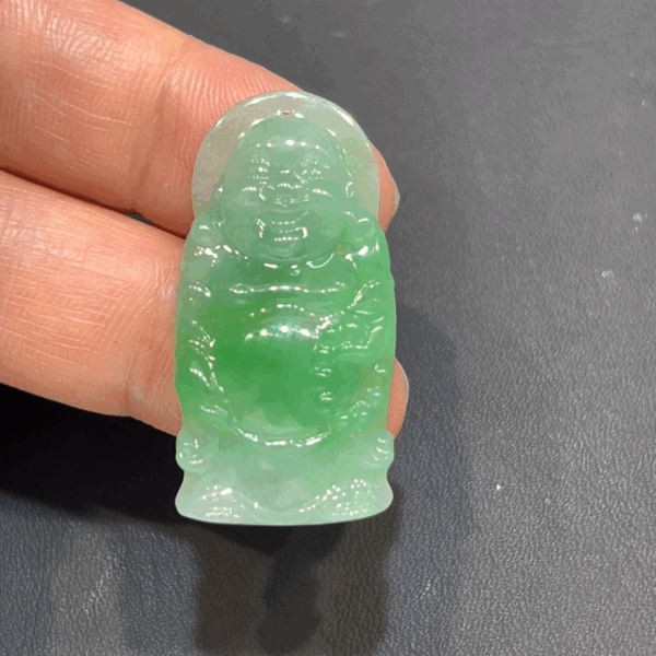 翡翠站佛吊墜｜冰透玉料 × 小巧精緻 × 色澤清亮 × 堅定守護寓意｜翡翠推薦 #789