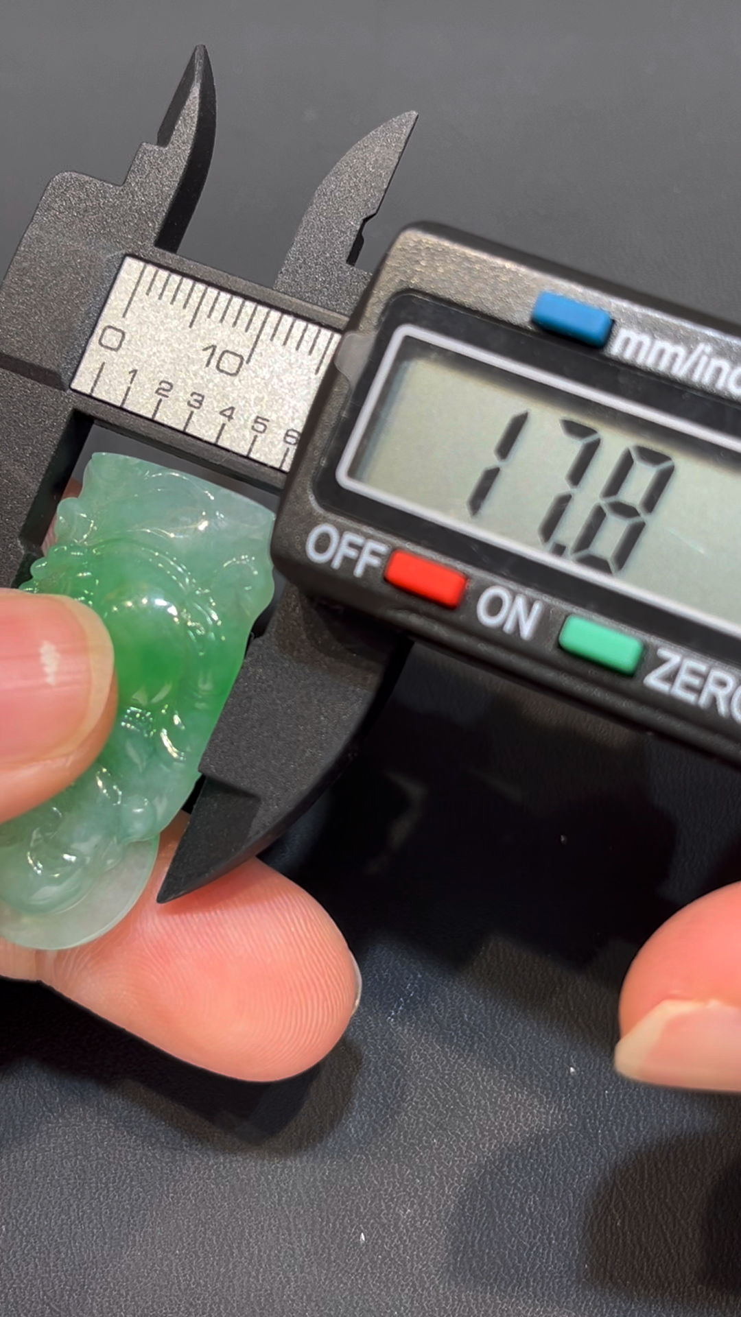 翡翠站佛吊墜|冰透玉料 × 小巧精緻 × 色澤清亮 × 堅定守護寓意|翡翠推薦 #789 7 翡翠站佛吊墜|冰透玉料 × 小巧精緻 × 色澤清亮 × 堅定守護寓意|翡翠推薦 #789 - Image 7