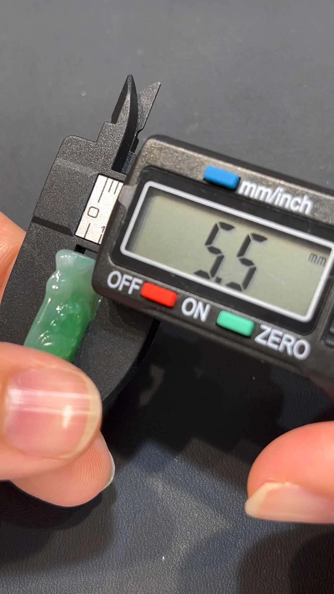 翡翠站佛吊墜|冰透玉料 × 小巧精緻 × 色澤清亮 × 堅定守護寓意|翡翠推薦 #789 8 翡翠站佛吊墜|冰透玉料 × 小巧精緻 × 色澤清亮 × 堅定守護寓意|翡翠推薦 #789 - Image 8