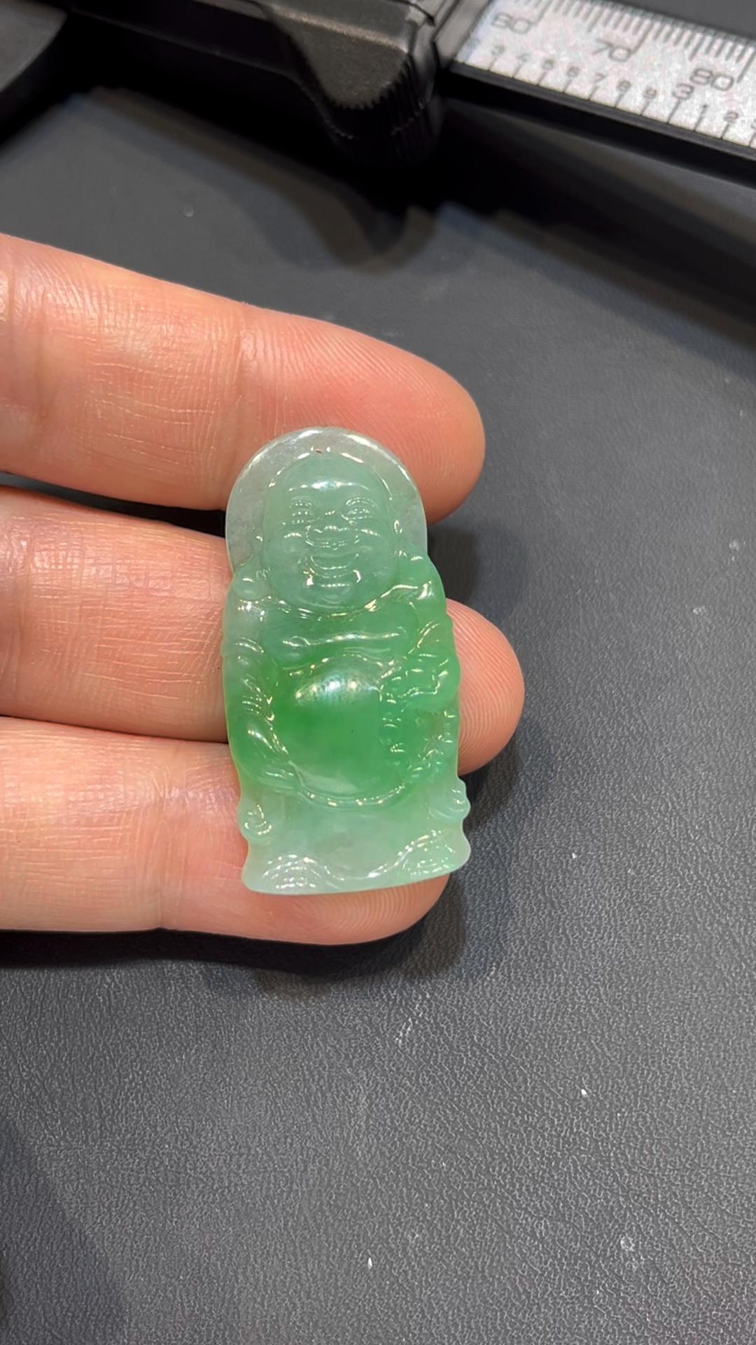 翡翠站佛吊墜|冰透玉料 × 小巧精緻 × 色澤清亮 × 堅定守護寓意|翡翠推薦 #789 11 翡翠站佛吊墜|冰透玉料 × 小巧精緻 × 色澤清亮 × 堅定守護寓意|翡翠推薦 #789 - Image 11